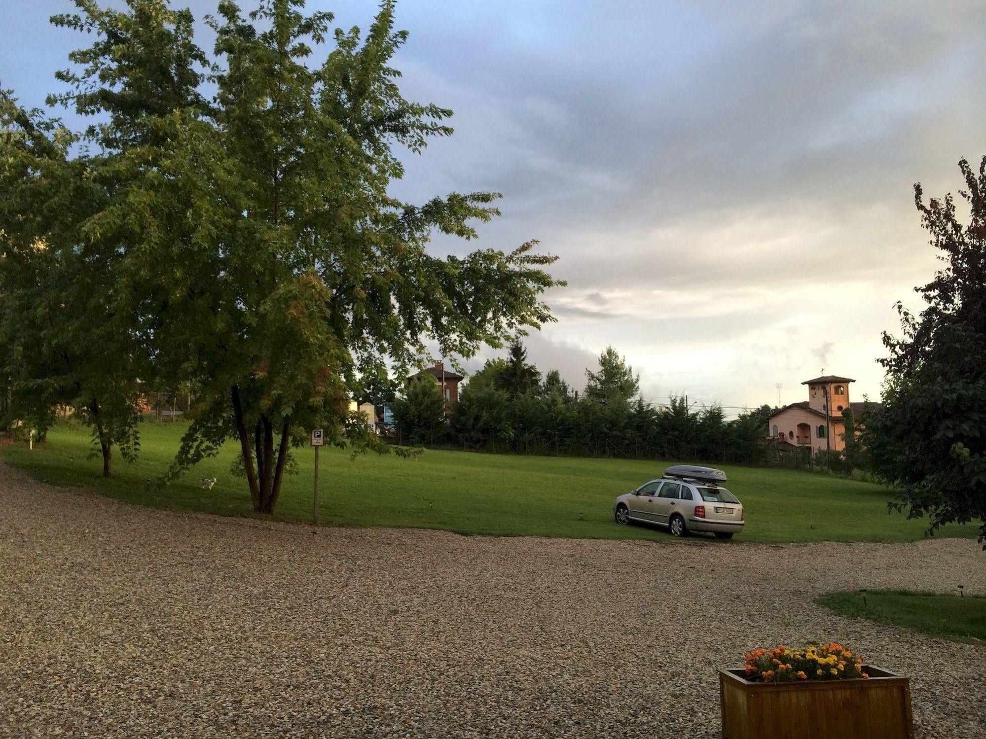 The Green Guest House Barolo Eksteriør bilde